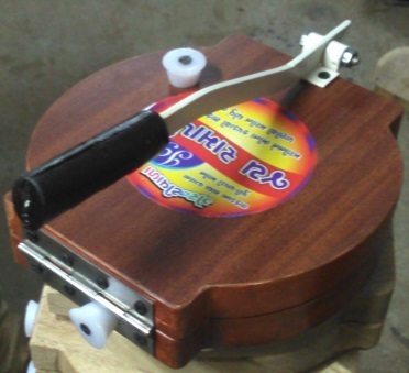 WOODEN PAPAD MAKERS